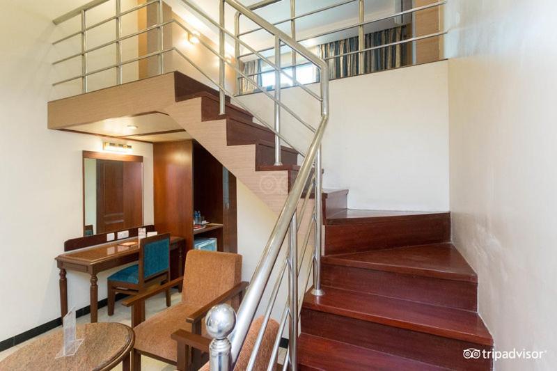 Shenbaga Hotel And Convention Centre Pondicherry Eksteriør bilde